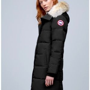 SOLD!!! Canada goose Shelburne parka